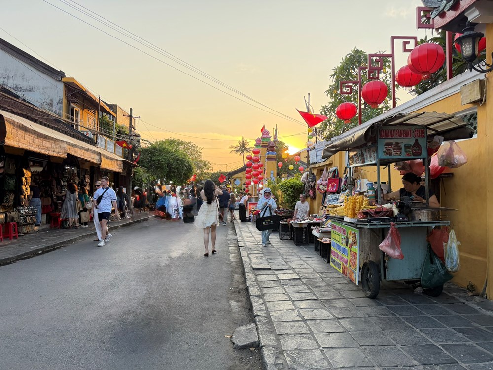 Hình ảnh Hội An những ngày đầu ra quân lập lại trật tự vỉa hè, mỹ quan đô thị - ảnh 11