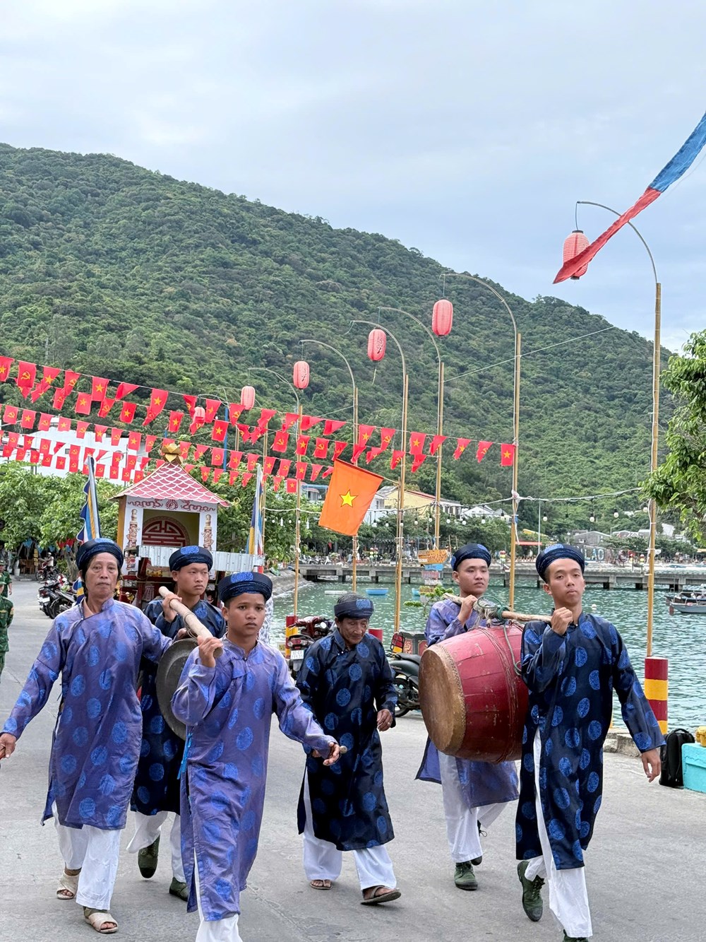 “Chạm” văn hóa biển đảo qua lễ hội cầu ngư Cù Lao Chàm - ảnh 2