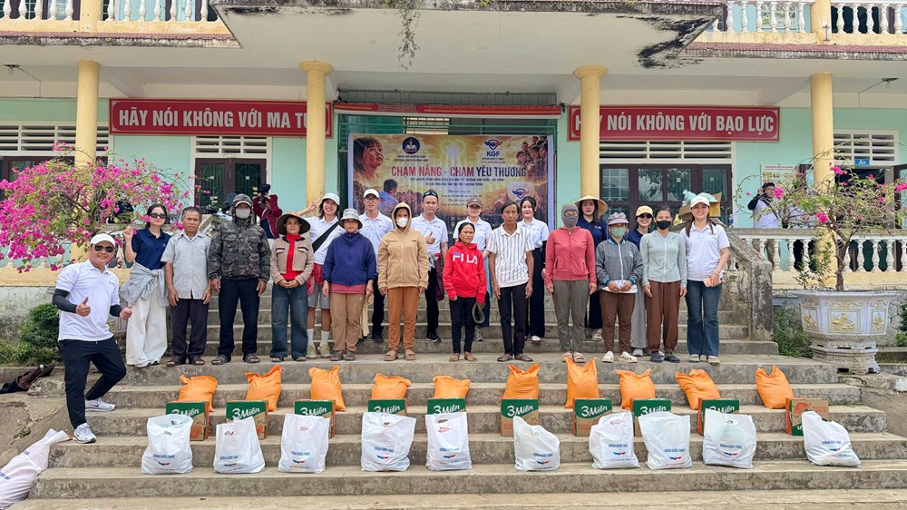 Hỗ trợ học sinh, người nghèo vùng miền núi Hướng Hiệp  - ảnh 2
