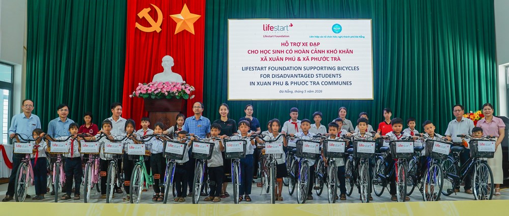 Trao tặng 50 xe đạp cho học sinh có hoàn cảnh khó khăn - ảnh 1
