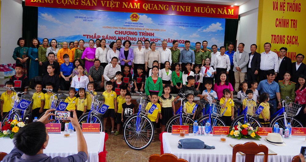  “Thắp sáng những ước mơ” cho hơn 200 trẻ em khó khăn ở Trà My  - ảnh 3