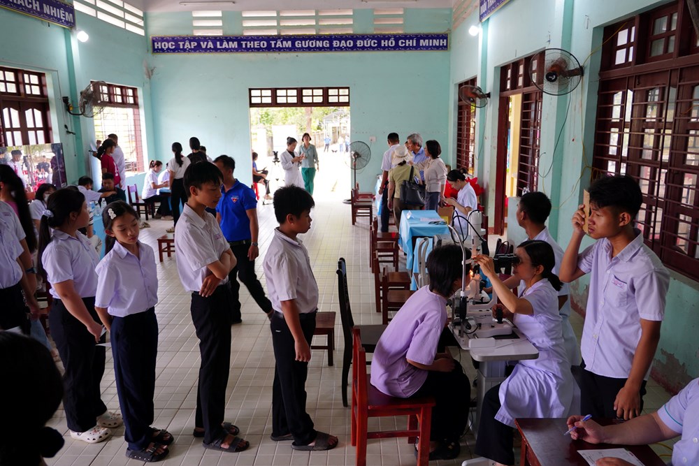  “Thắp sáng những ước mơ” cho hơn 200 trẻ em khó khăn ở Trà My  - ảnh 5