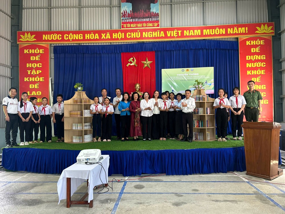  “Thắp sáng những ước mơ” cho hơn 200 trẻ em khó khăn ở Trà My  - ảnh 7