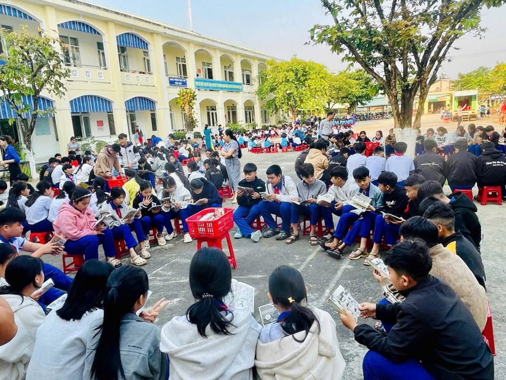 Những chuyến xe mang tri thức đến sân trường  - ảnh 5
