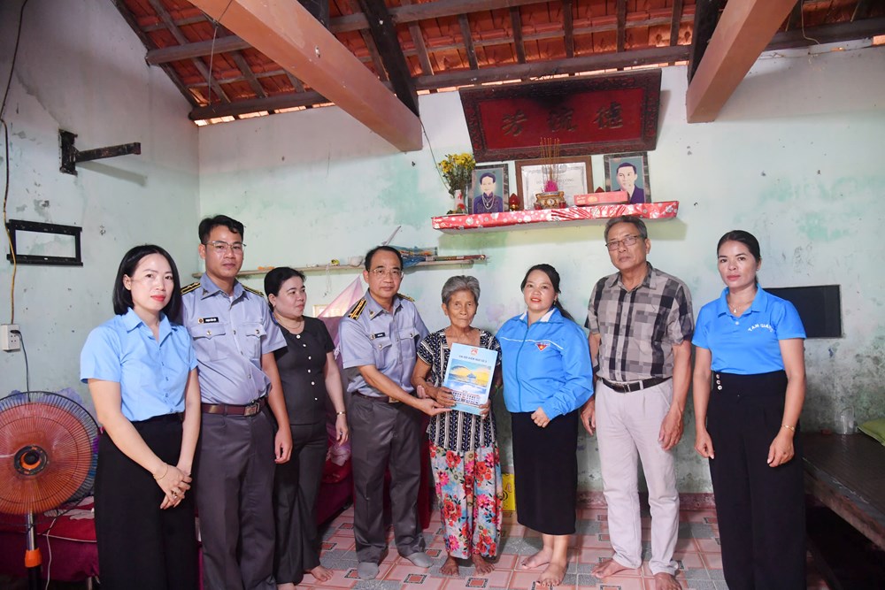 Chi đội Kiểm ngư số 3 tổ chức các hoạt động tri ân Ngày Thương binh - Liệt sĩ - ảnh 3