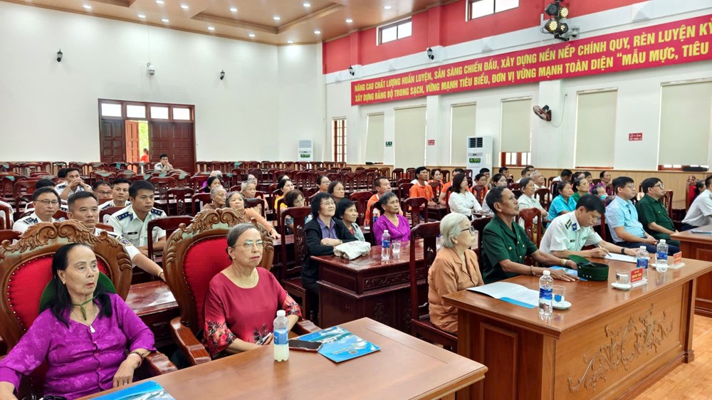 Bộ Tư lệnh Vùng Cảnh sát biển 2 tri ân người có công cách mạng - ảnh 1
