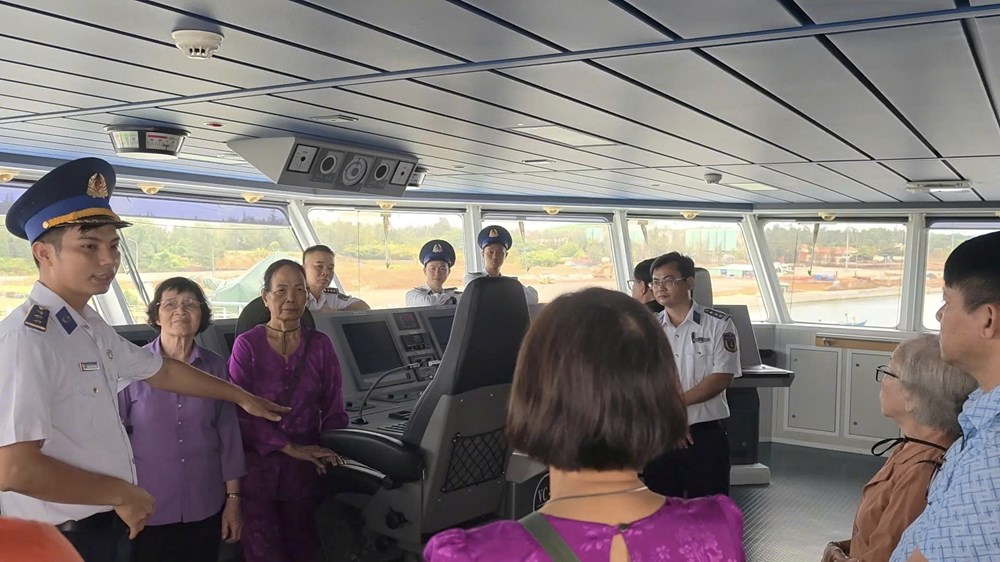 Bộ Tư lệnh Vùng Cảnh sát biển 2 tri ân người có công cách mạng - ảnh 3