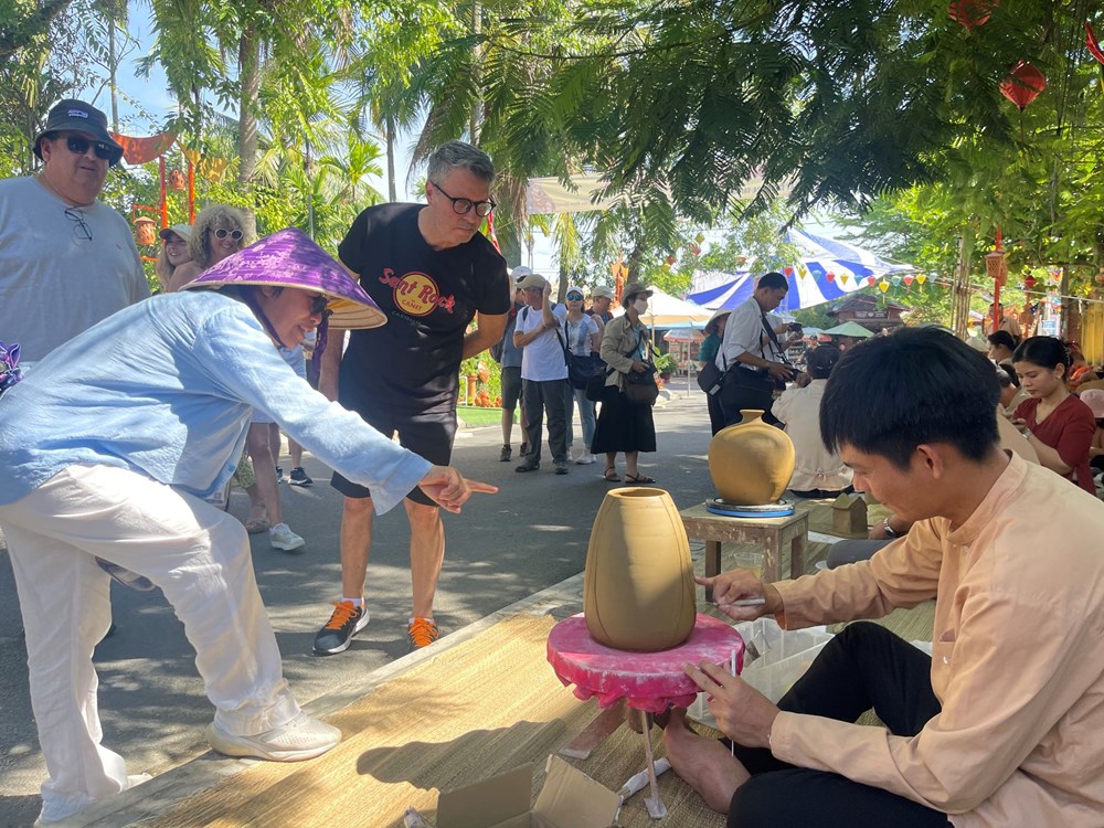 Làng gốm Thanh Hà rộn ràng chuẩn bị lễ hội giỗ Tổ nghề - ảnh 10