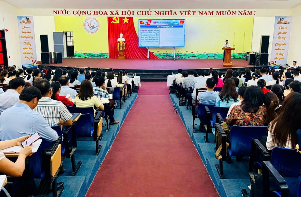 Tuyên truyền biển, đảo cho gần 1.000 cán bộ, giáo viên Đà Nẵng - ảnh 1