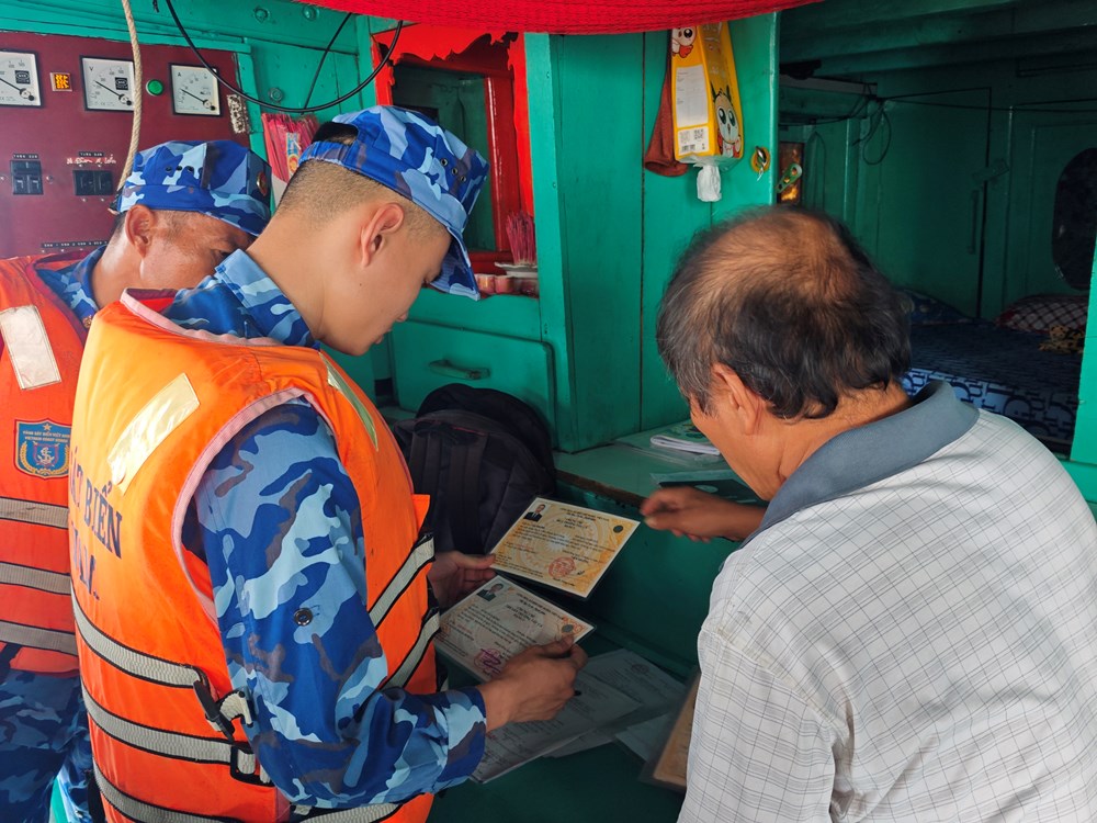 Chung sức gỡ “Thẻ vàng” IUU từ những chuyến tuần tra trên biển - ảnh 2