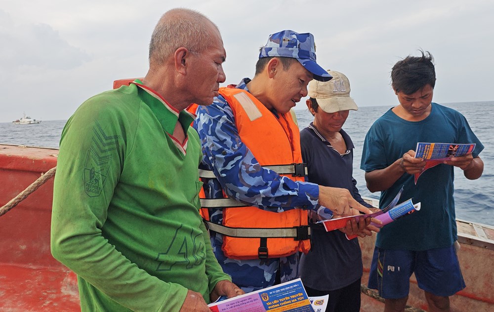 Chung sức gỡ “Thẻ vàng” IUU từ những chuyến tuần tra trên biển - ảnh 4