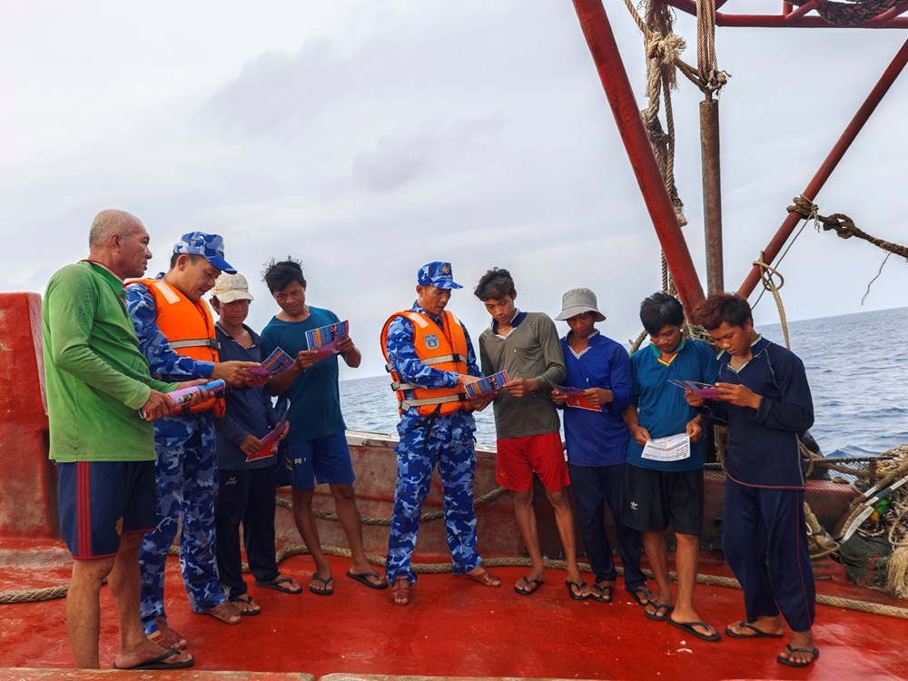 Chung sức gỡ “Thẻ vàng” IUU từ những chuyến tuần tra trên biển - ảnh 5