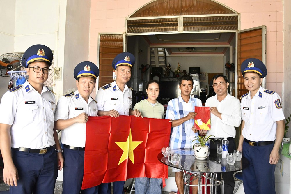 Tuyên truyền chống khai thác IUU đến tận tàu, tận nhà ngư dân - ảnh 6
