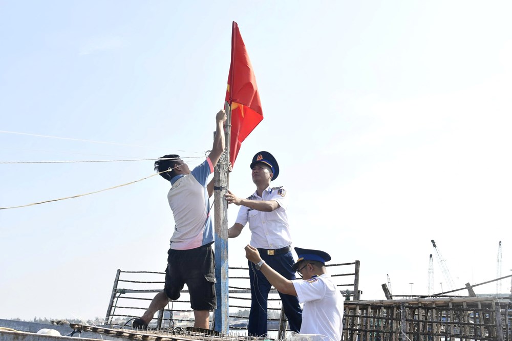 Tuyên truyền chống khai thác IUU đến tận tàu, tận nhà ngư dân - ảnh 5