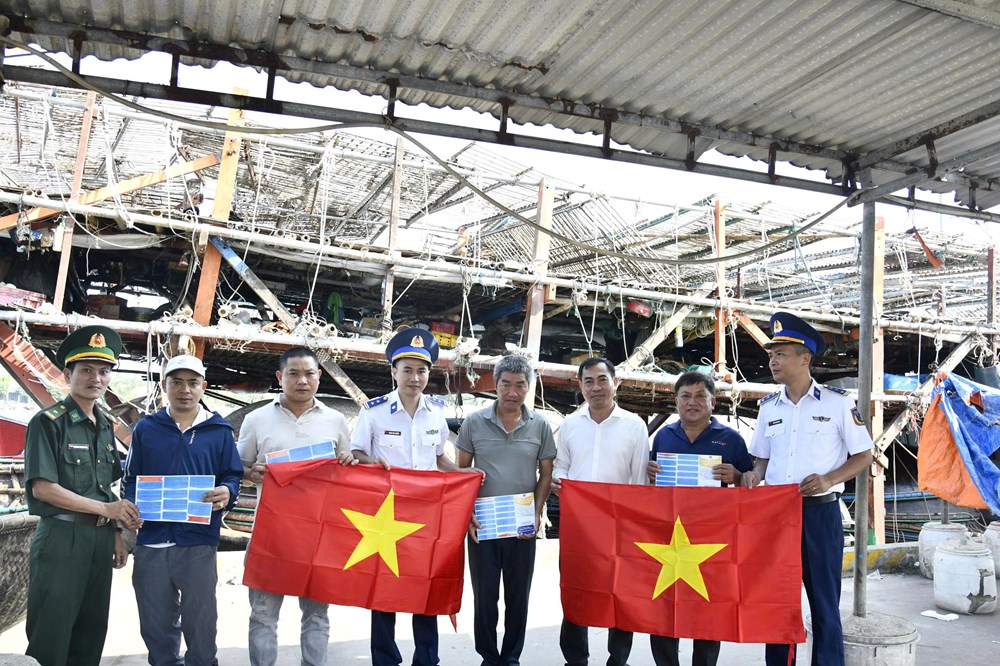 Tuyên truyền chống khai thác IUU đến tận tàu, tận nhà ngư dân - ảnh 4
