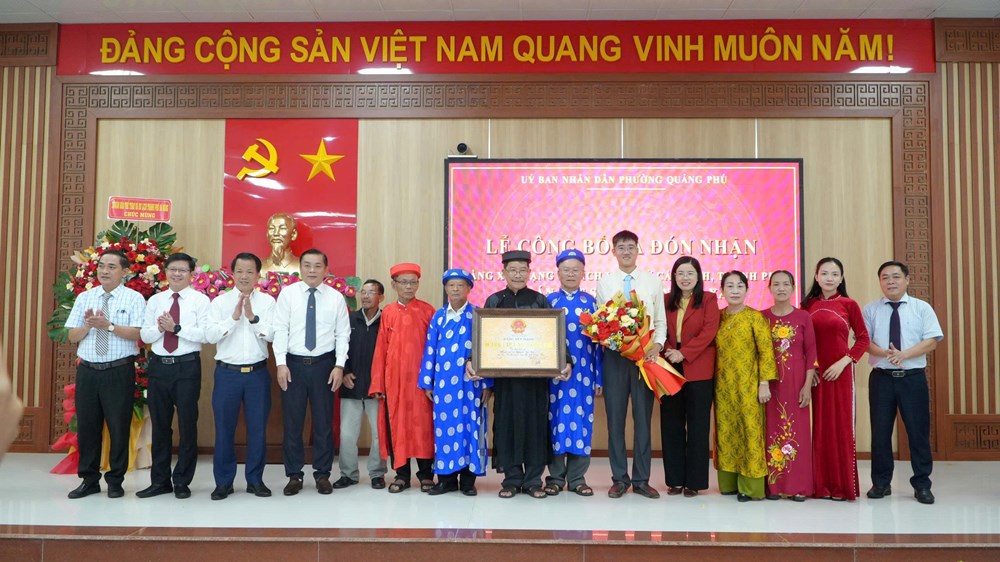 Đón bằng xếp hạng Di tích Mộ Án sát sứ Nguyễn Văn Xán - ảnh 1