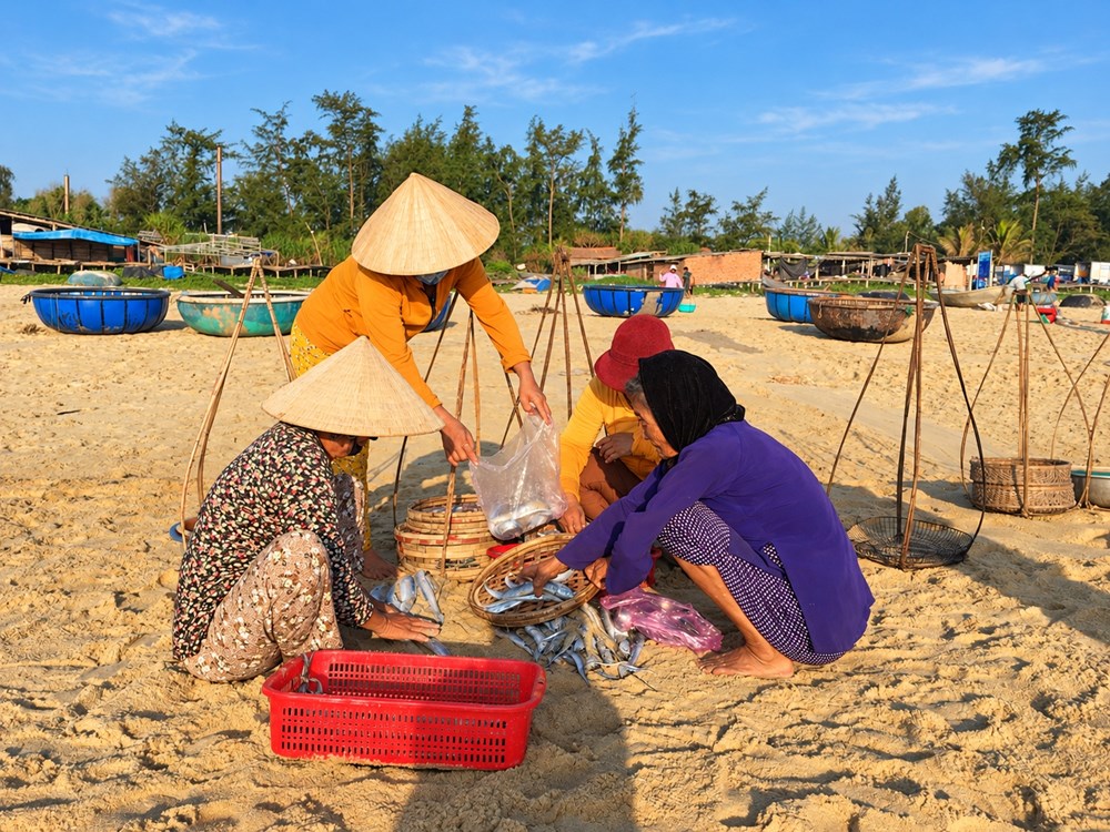 Phiên chợ “chạy” cùng bình minh - ảnh 3