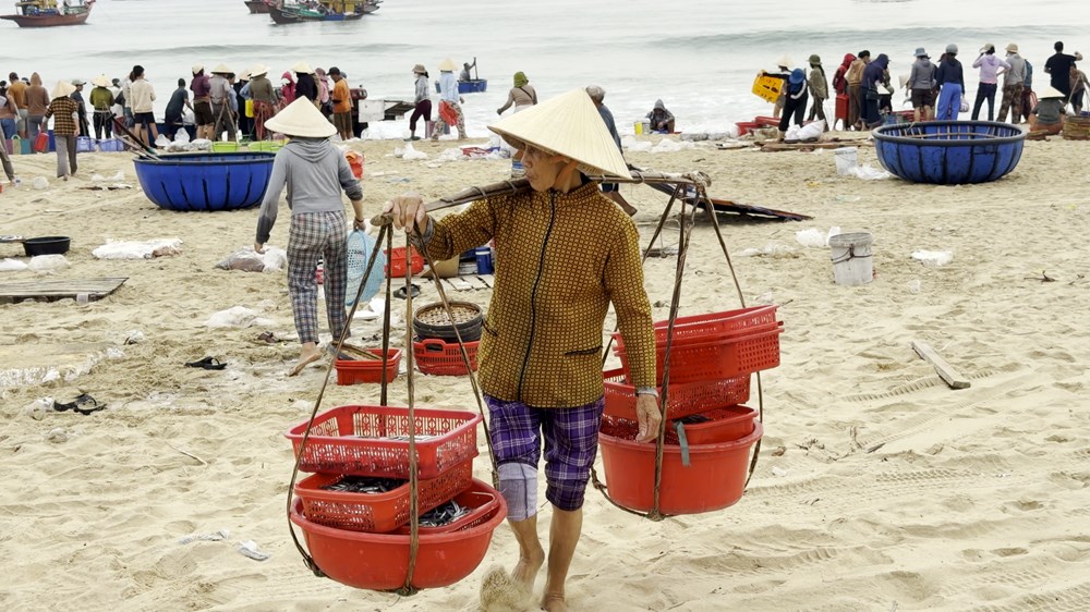 Kỳ 1- Chợ cá mở lối cho du lịch làng biển - ảnh 2