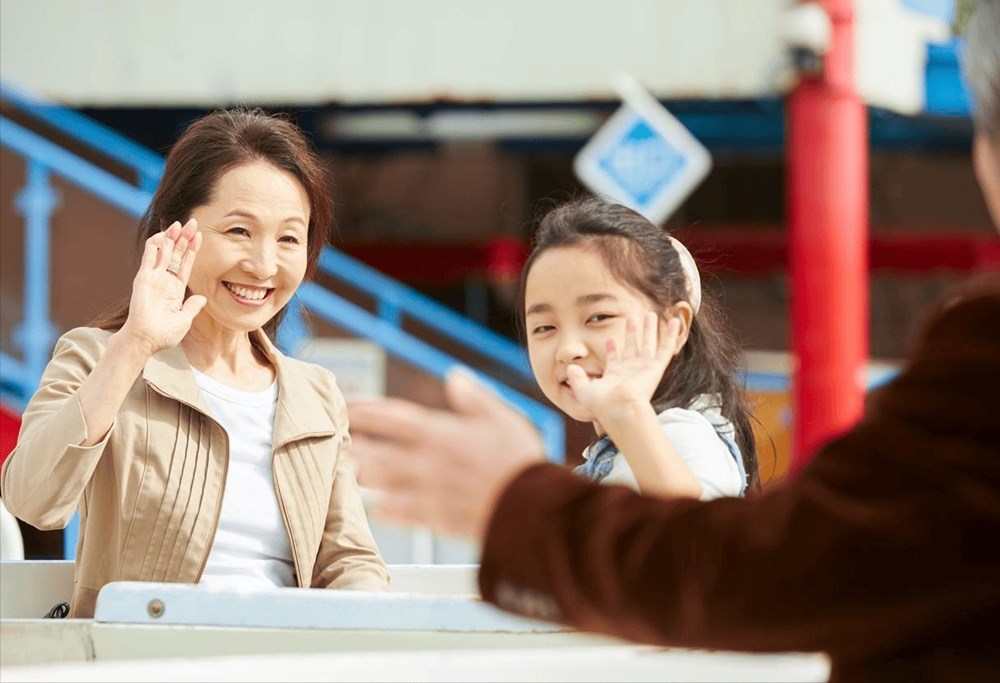 Bà nội hay bà ngoại, ai là người gắn bó với trẻ hơn? Thứ tự thực tế được hé lộ, nhiều người đoán sai - ảnh 1