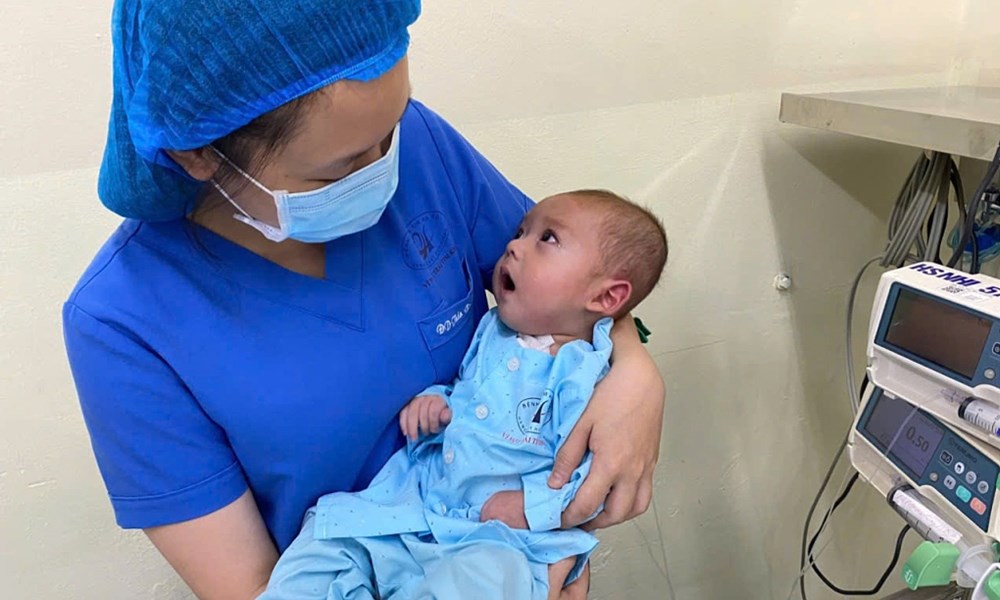 Từ can thiệp tim bào thai đến điều trị ung thư khó: Những ca bệnh nước ngoài được cứu sống tại Việt Nam năm 2025 - ảnh 2