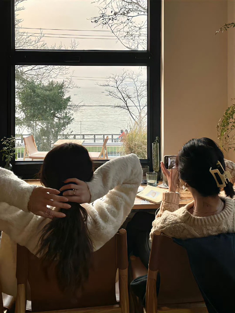 Lớn lên rồi mới hiểu, ngày xưa bố mẹ dặn tránh xa 5 kiểu người này là có lý do - ảnh 1