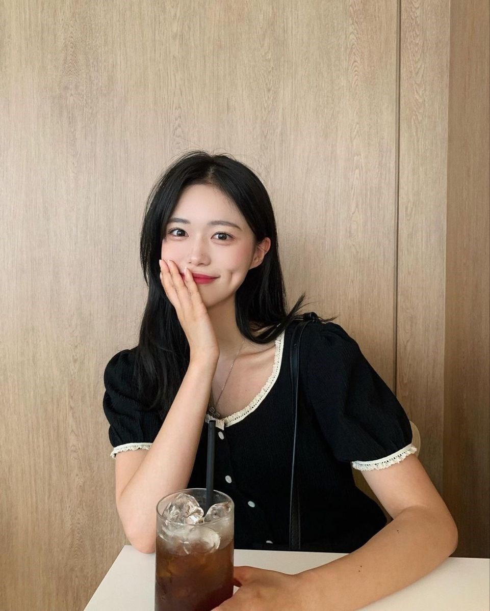 5h chiều thứ 6, sếp đến trước bàn và nói: “Hộ anh cái báo cáo, thứ 2 cần rồi”, nữ nhân viên EQ cao đáp 1 câu mà leader đỏ mặt - ảnh 2