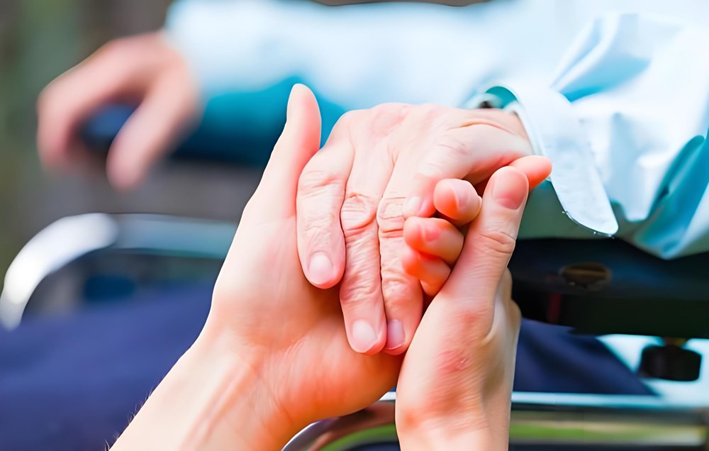 Nỗi buồn lớn nhất của một gia đình không phải là nghèo mà là cha mẹ đã ngoài 70-80 tuổi vẫn còn làm 3 việc này - ảnh 1