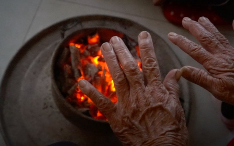 Vụ 3 người trong gia đình tử vong nghi ngạt khí than: Vì sao nạn nhân ngộ độc khí CO bất tỉnh rất nhanh? - ảnh 1