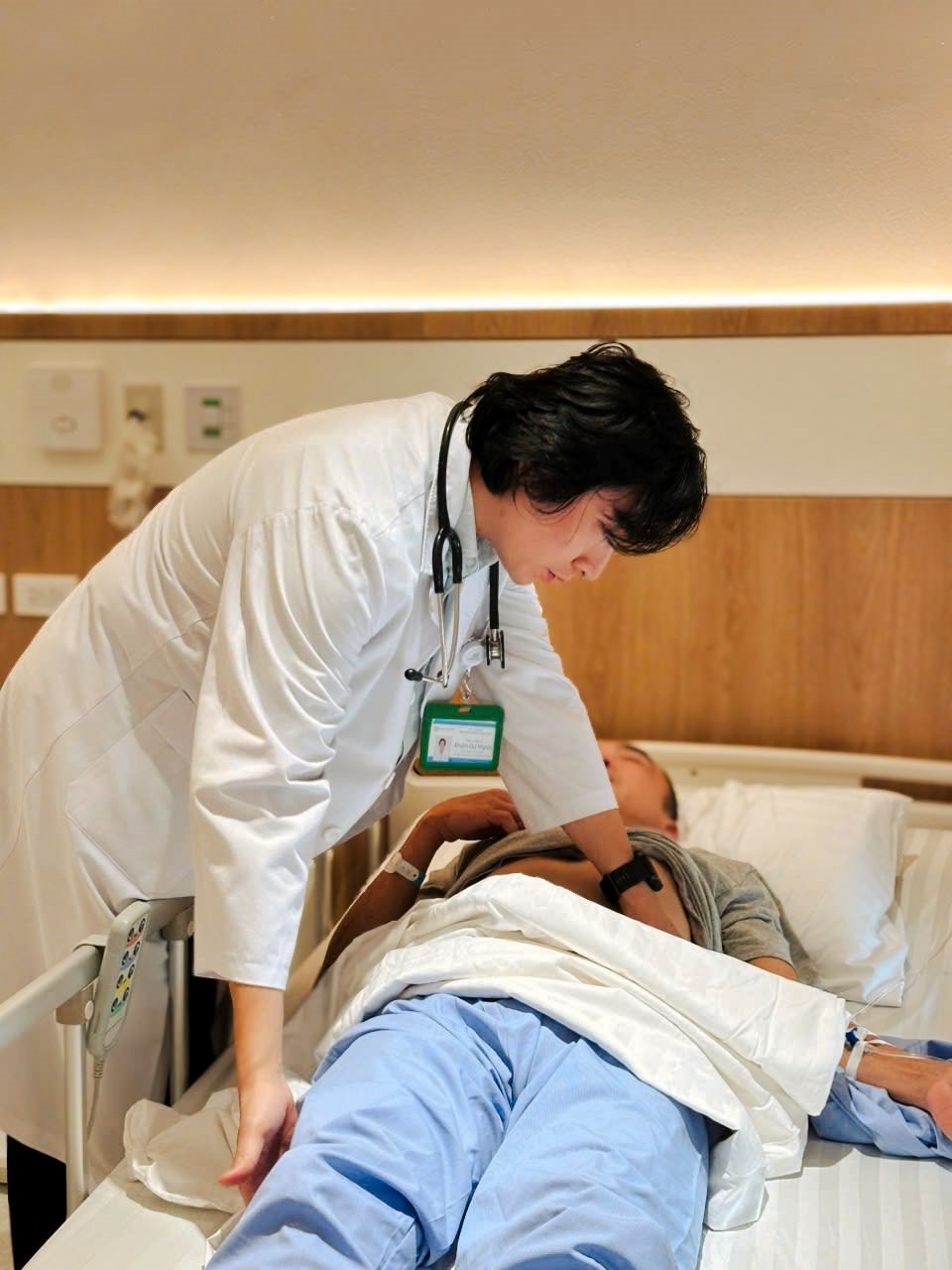 Sau hóa vàng, người đàn ông tê tay tưởng say rượu nên uống chanh mật ong: Sáng hôm sau bác sĩ báo ĐỘT QUỴ - ảnh 1