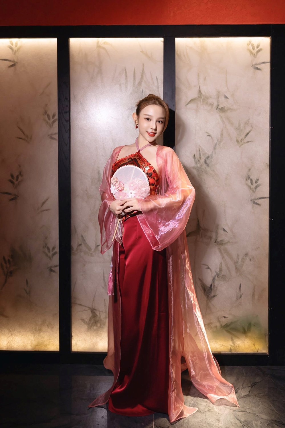 Huyền Baby U40 vẫn cứ đẹp long lanh chuẩn baby: Hóa ra rất chăm dùng 1 thứ nhiều năm qua để nhan sắc bất bại với thời gian, nói không với “dao kéo“ - ảnh 2