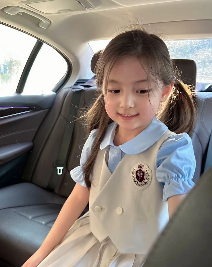 Đây chính là những khác nhau dễ thấy nhất giữa trẻ ngoan ngoãn tự nhiên và trẻ hiểu chuyện do kìm nén - ảnh 2