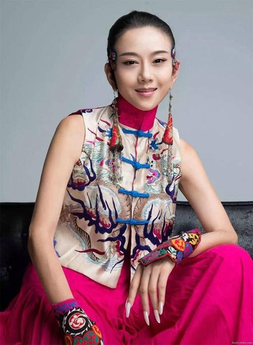 “Chim công làng múa” Dương Lệ Bình U70 trẻ đẹp như thiếu nữ: Bữa nào cũng ăn 1 loại quả “chống già” rất giàu collagen chợ Việt luôn sẵn - ảnh 4