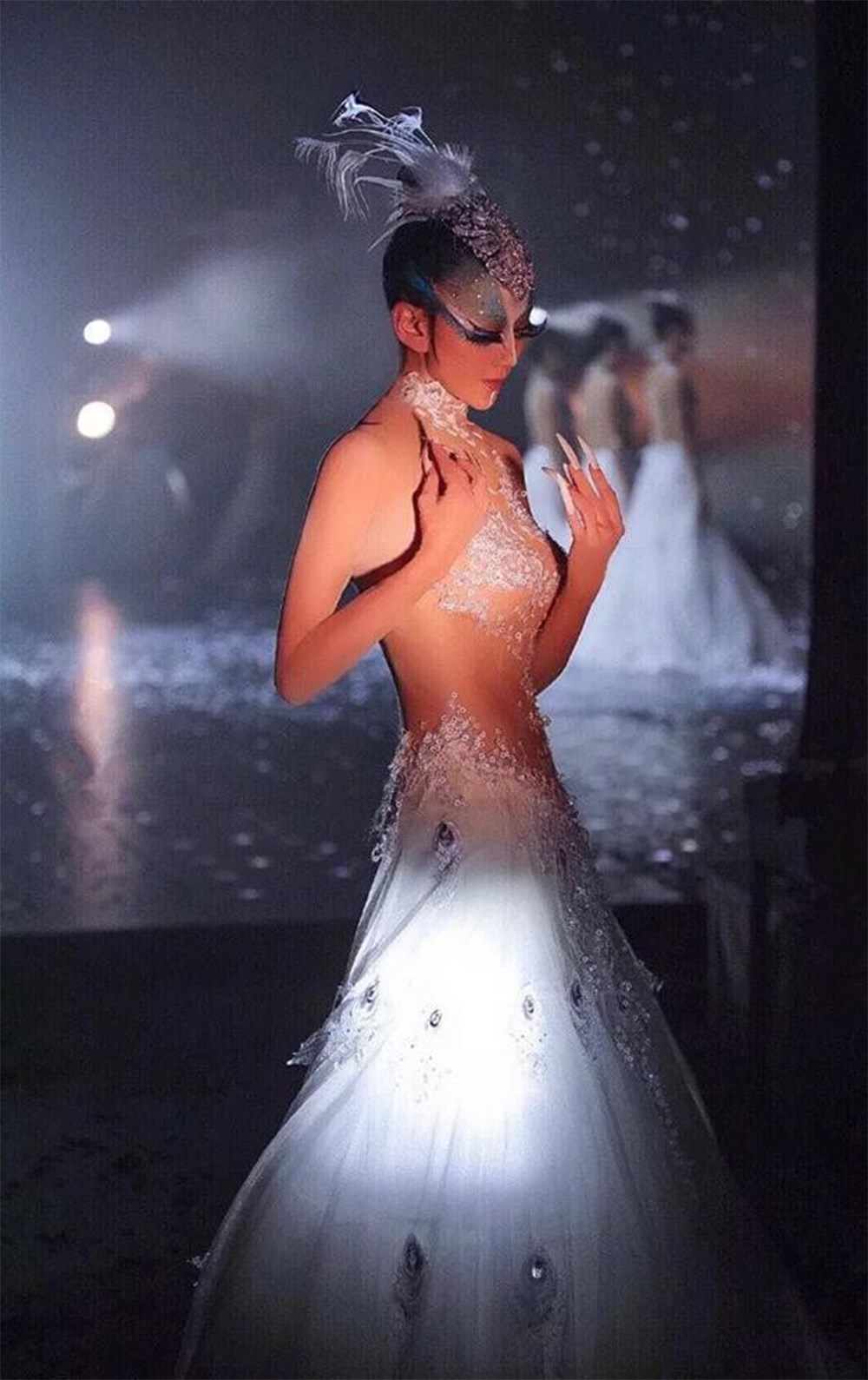 “Chim công làng múa” Dương Lệ Bình U70 trẻ đẹp như thiếu nữ: Bữa nào cũng ăn 1 loại quả “chống già” rất giàu collagen chợ Việt luôn sẵn - ảnh 5