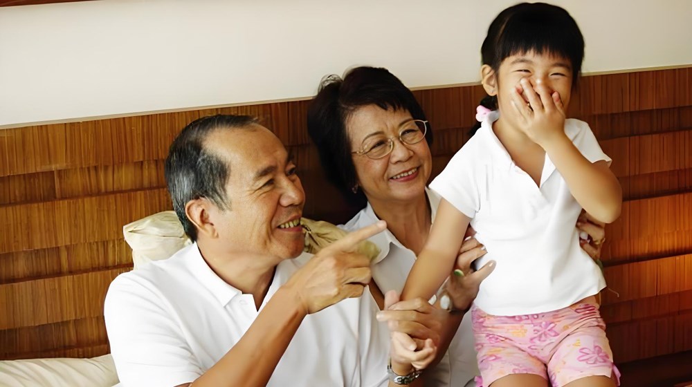 Chuyện lạ mà thật: Trẻ do ông bà nuôi dạy thường không thoát khỏi 3 đặc điểm này! Con bạn có mấy điều? - ảnh 2