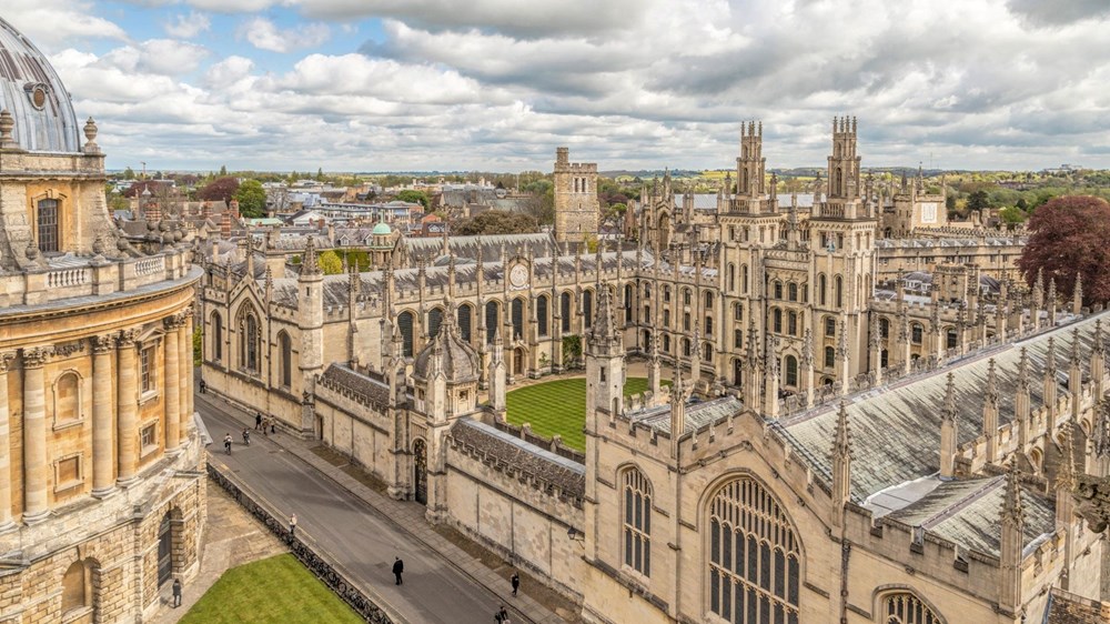 Vì sao Đại học Oxford lại có tên là Oxford? - ảnh 1