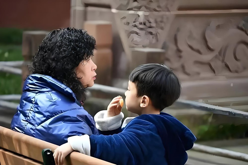 “Mấy quả bóng nhựa thôi mà, lấy có sao đâu“: Lời mẹ chồng làm nàng dâu gục khóc và nỗi bất lực giáo dục đa thế hệ - ảnh 2