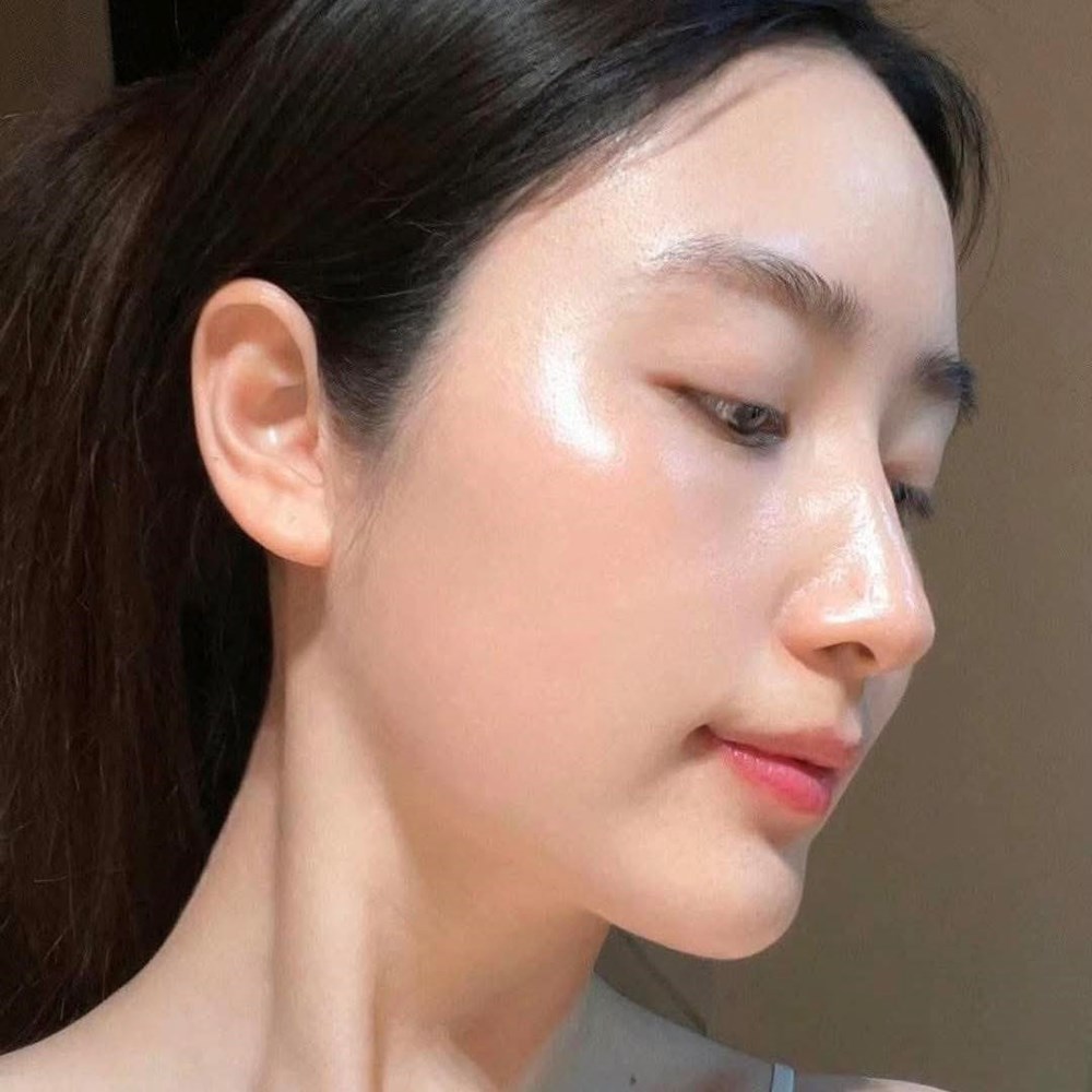 Da sạm nắng, sụt giảm collagen dù bôi kem chống nắng đầy đủ? Bác sĩ da liễu chỉ 5 lỗi sai cần tránh vào mùa hè - ảnh 4