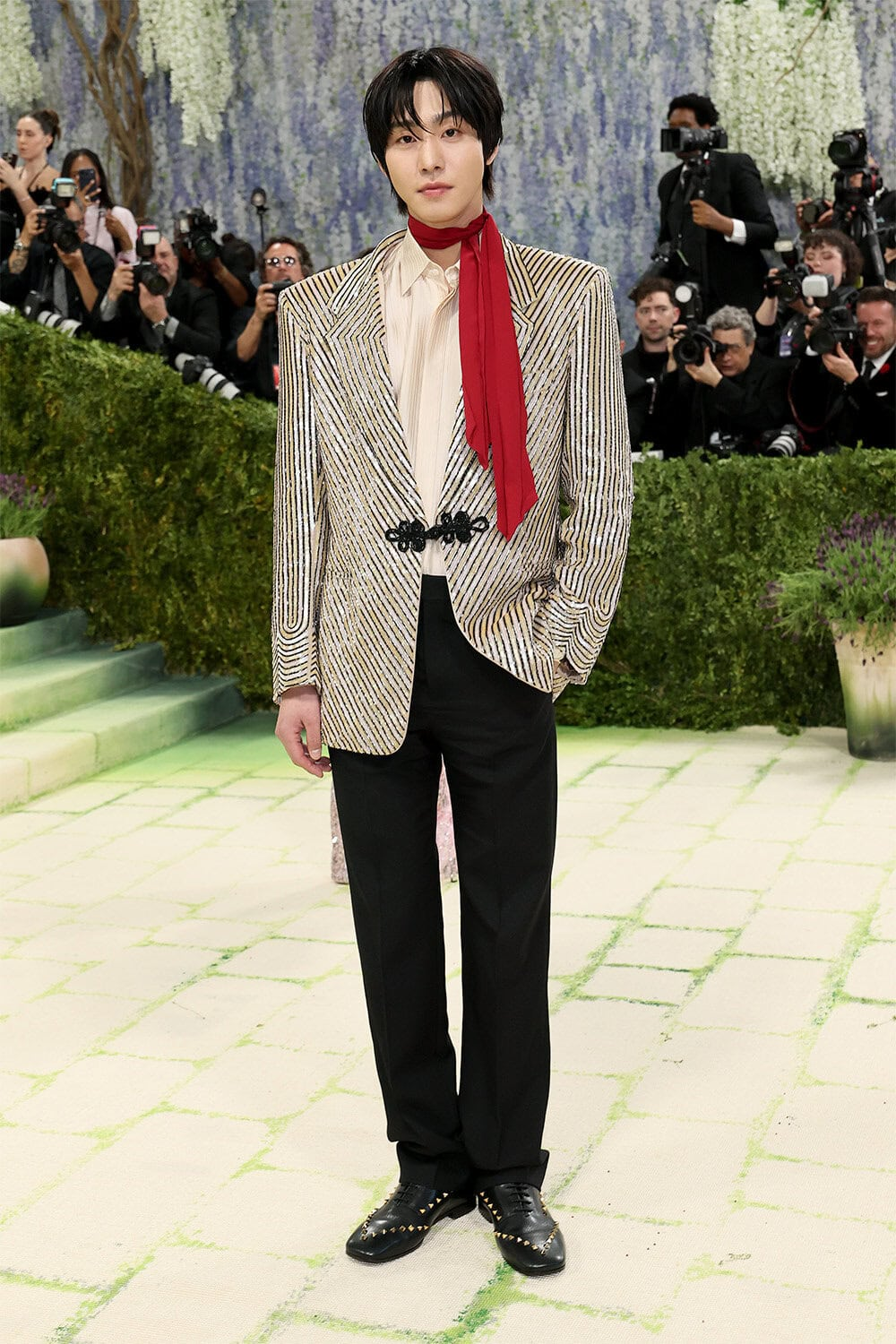 Mỹ nam cao 1m88 kiên nhẫn chờ Jisoo chụp hình chung ở Met Gala là ngoại lệ 11 năm mới có lại của Hàn Quốc - ảnh 1