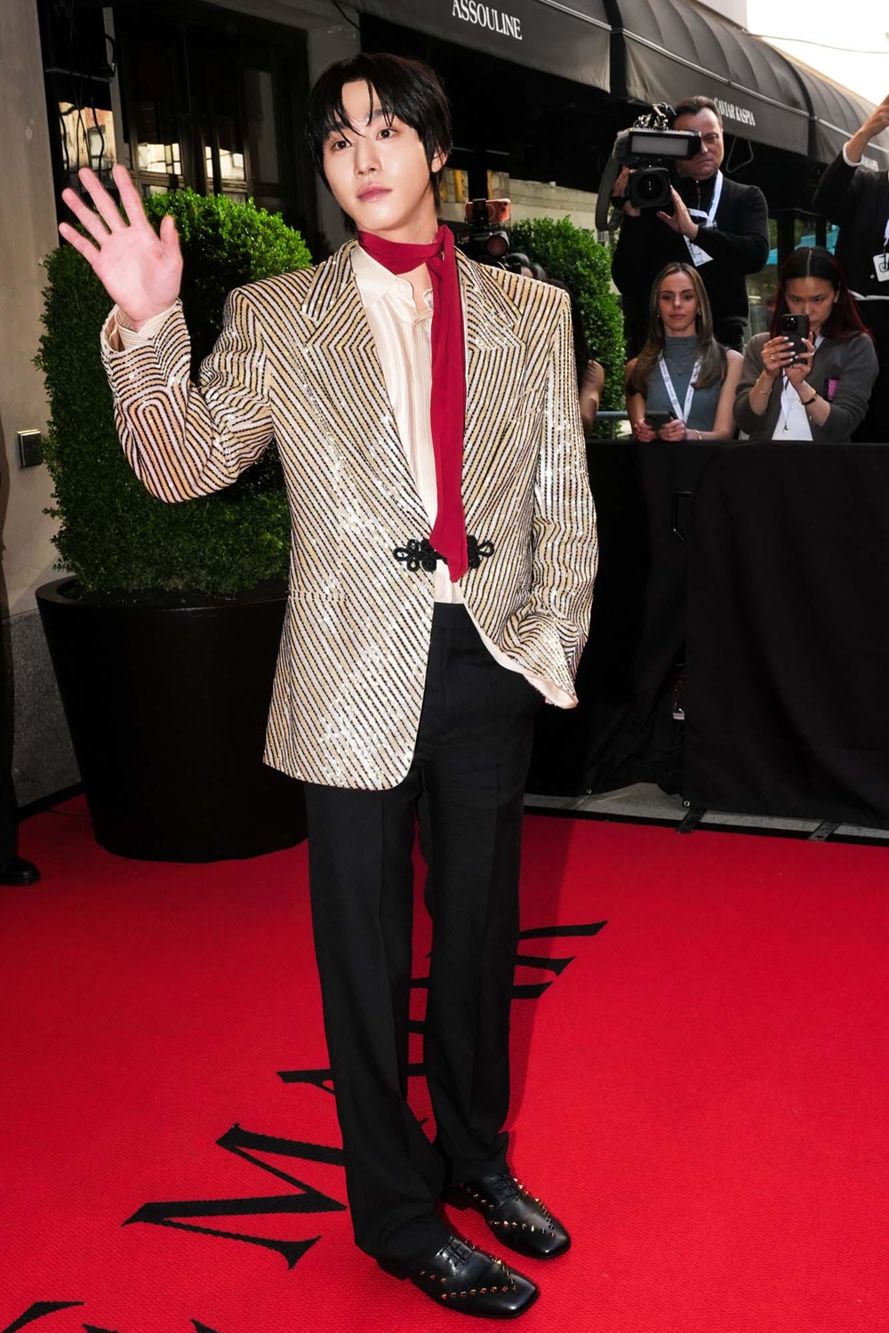 Mỹ nam cao 1m88 kiên nhẫn chờ Jisoo chụp hình chung ở Met Gala là ngoại lệ 11 năm mới có lại của Hàn Quốc - ảnh 3