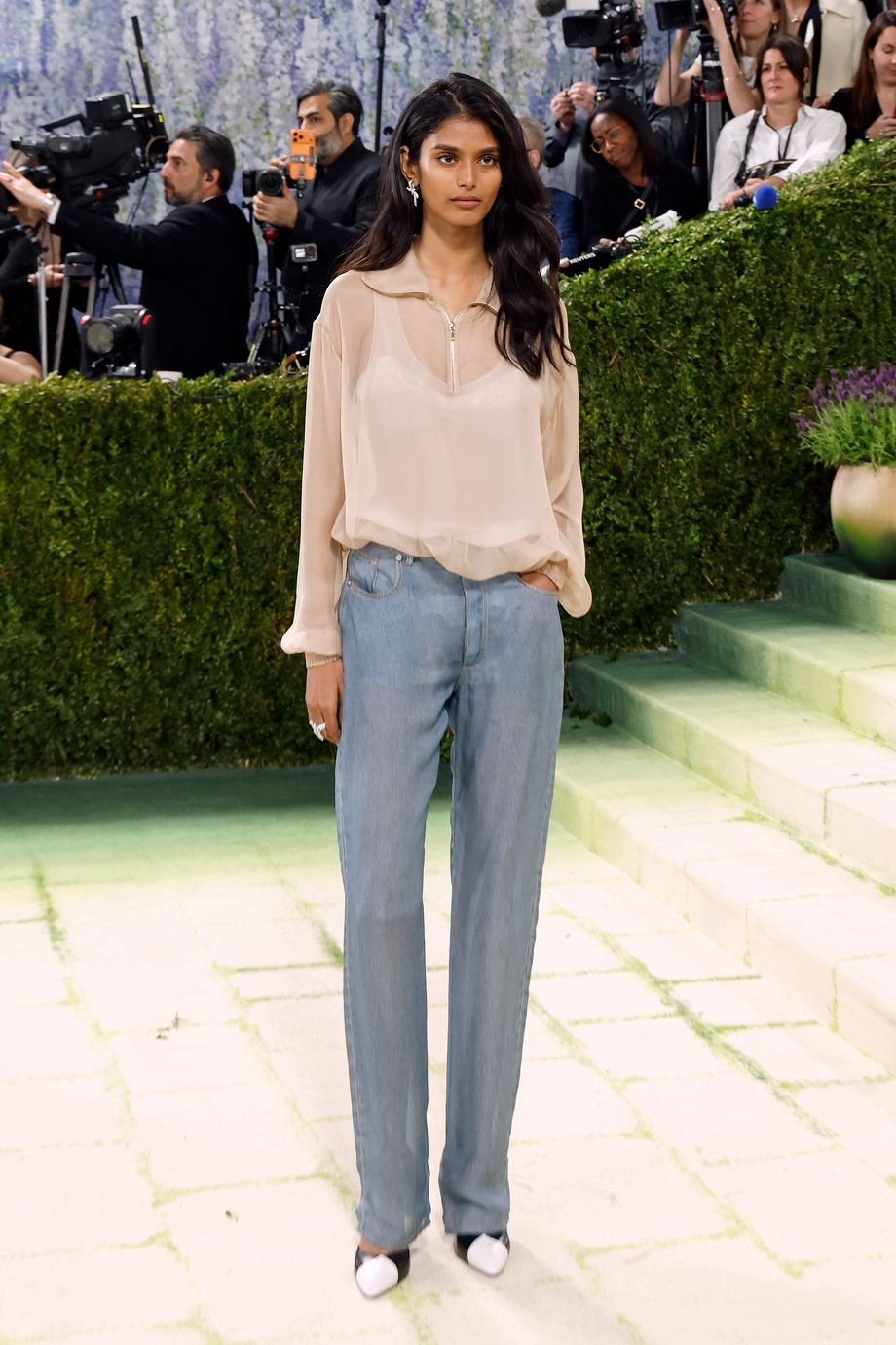 Cô gái da màu đáng thương nhất Met Gala biết ơn Giám đốc Chanel sau tranh cãi - ảnh 1