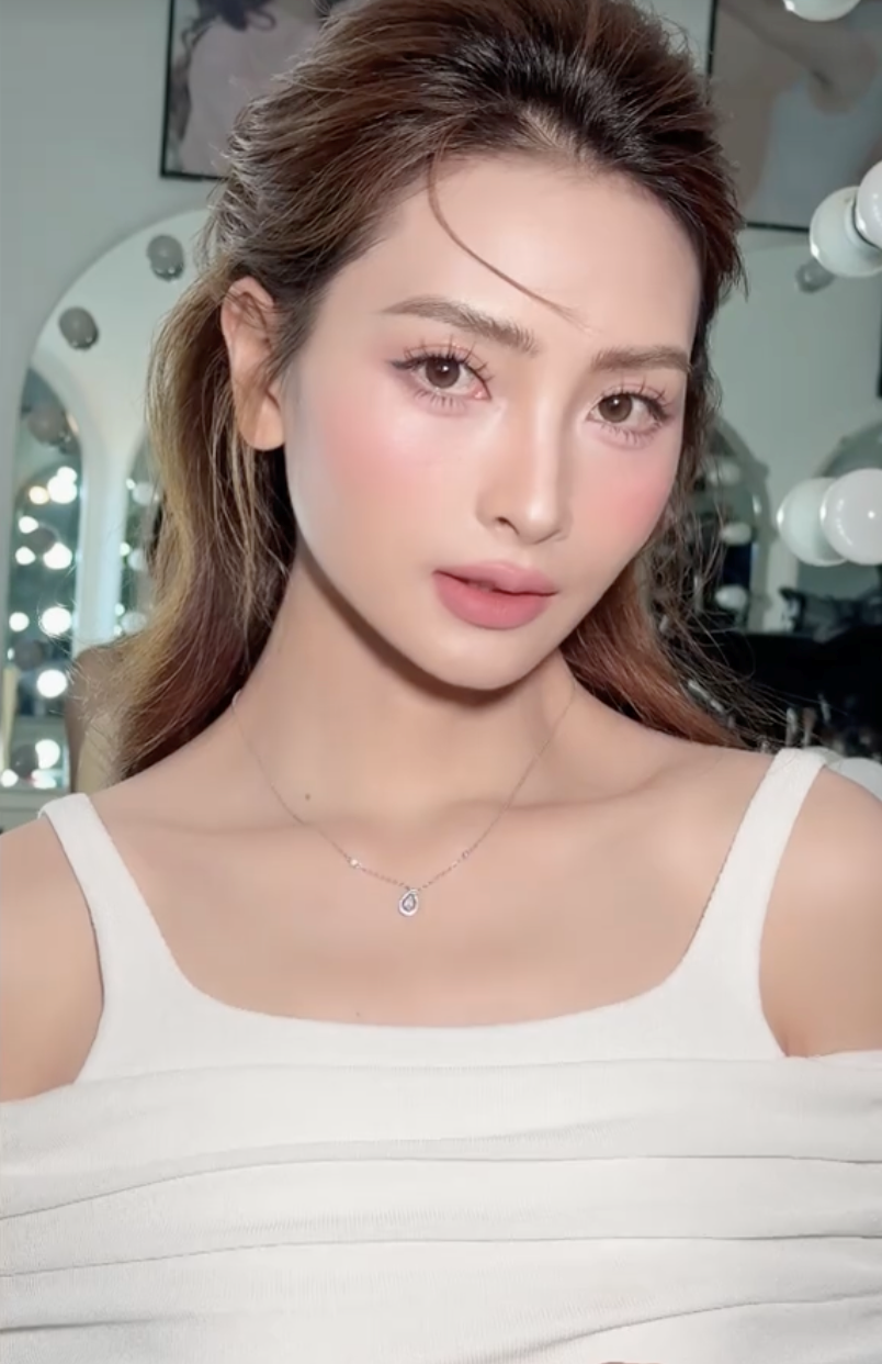 Chu Thanh Huyền, MC Mù Tạt đọ sắc cô dâu Bích Hạnh trong lễ cưới Văn Thanh, visual ai đỉnh hơn? - ảnh 4