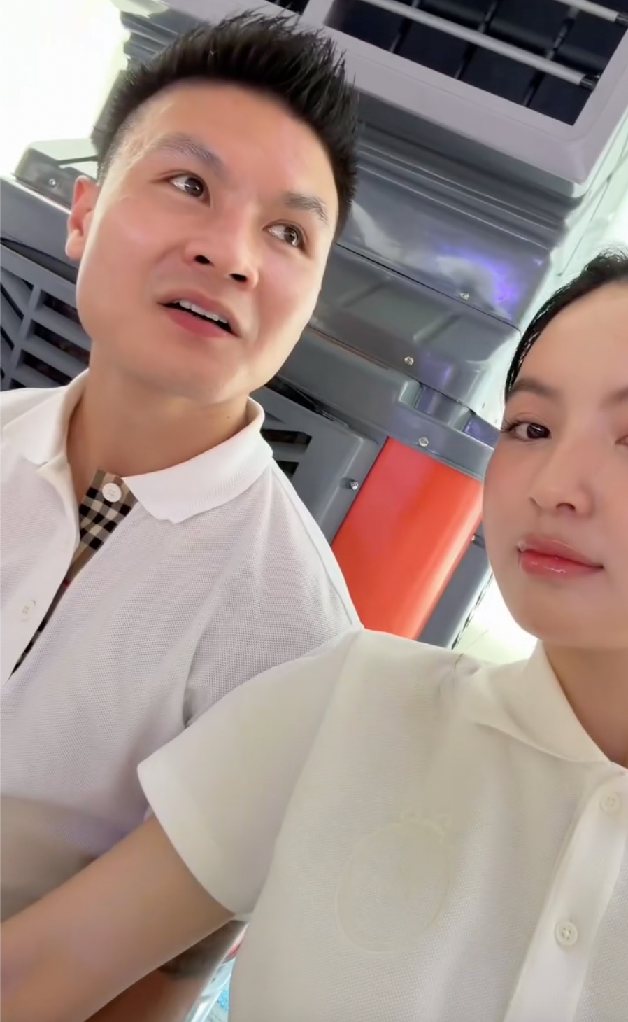 Chu Thanh Huyền, MC Mù Tạt đọ sắc cô dâu Bích Hạnh trong lễ cưới Văn Thanh, visual ai đỉnh hơn? - ảnh 3
