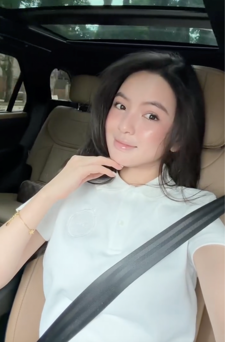 Chu Thanh Huyền, MC Mù Tạt đọ sắc cô dâu Bích Hạnh trong lễ cưới Văn Thanh, visual ai đỉnh hơn? - ảnh 2