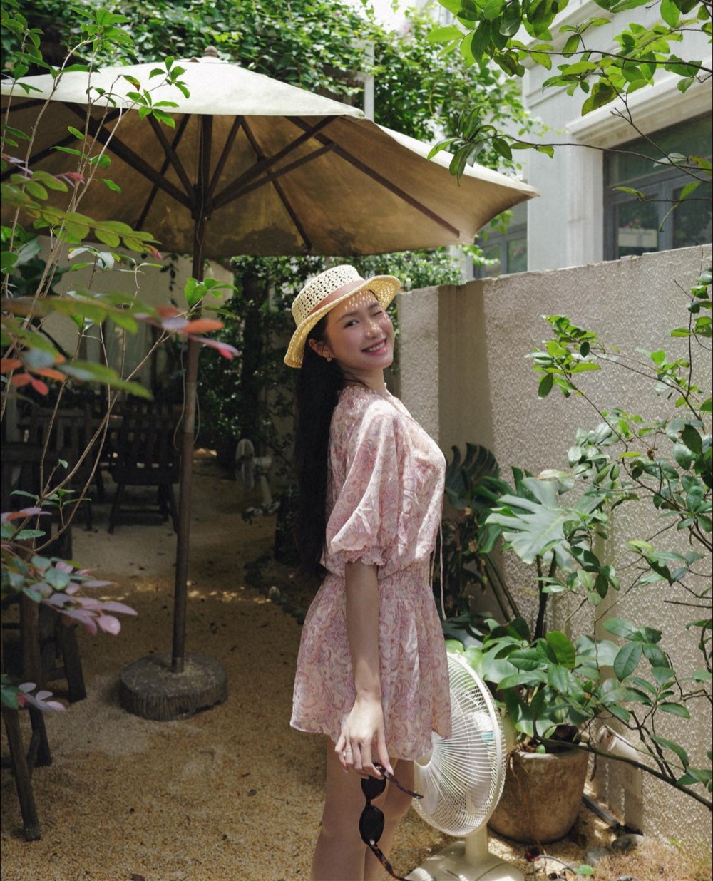 Doãn Hải My “kèm chặt” Đoàn Văn Hậu khi tụ tập cùng bạn bè, nhan sắc đời thường gây sốt - ảnh 3