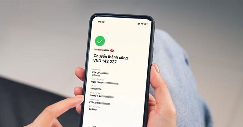 Chuyển khoản số tiền lớn: 4 dấu hiệu bất thường khiến giao dịch bị ngân hàng rà soát và kiểm tra - ảnh 1