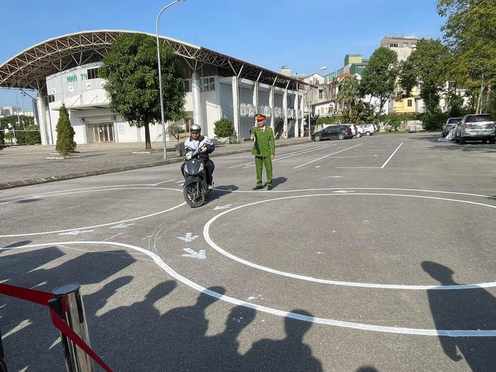 Từ hôm nay, Bộ Công an quyết định bỏ một bài thi hình trong sát hạch bằng lái xe máy? - ảnh 1