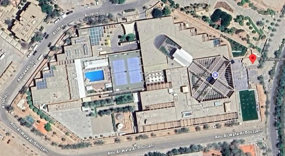 'Thiệt hại nhỏ' hay 'cháy ngút trời'? Ảnh lan truyền về Đại sứ quán Mỹ tại Saudi Arabia bị bóc trần - ảnh 2