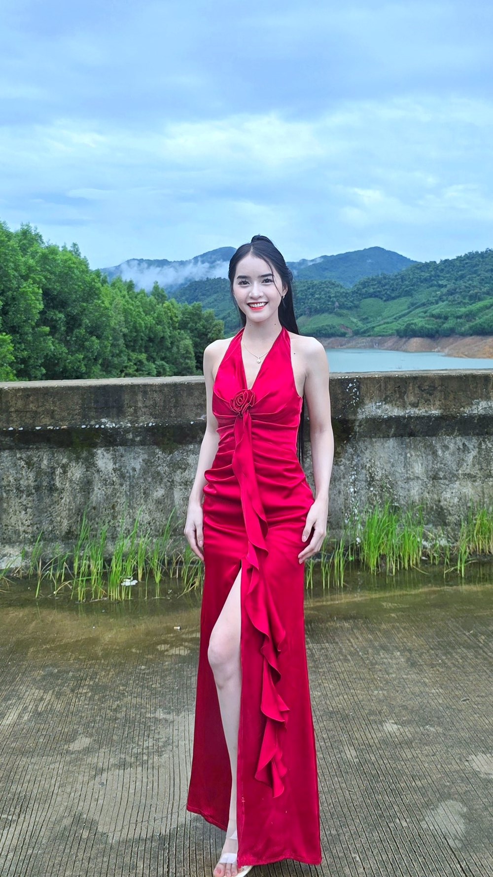 Yona Cươn: Cô gái vùng cao gầy gò, mộc mạc ngày càng xinh đẹp, hút hồn với gần 7 triệu người theo dõi - ảnh 5