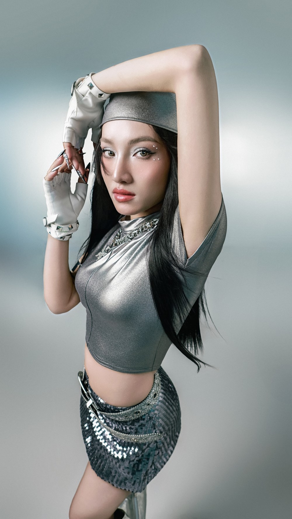 Fenni Phan Ngân gây sốt khi hát ở quán ăn, nhan sắc nổi bật thu hút mọi ánh nhìn - ảnh 2