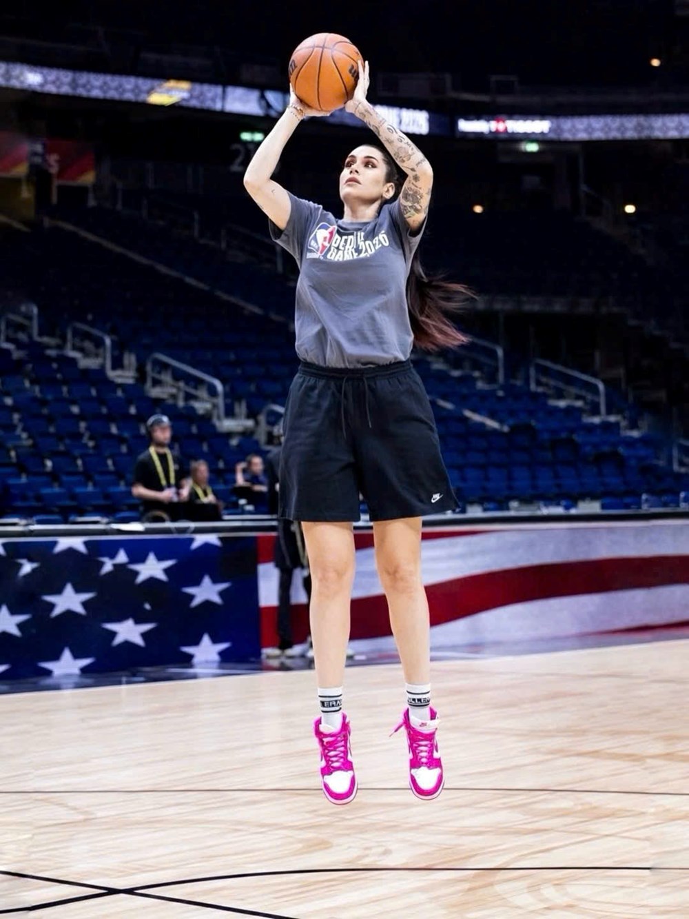 Cuộc sống đẳng cấp sau ánh hào quang của ngôi sao bóng rổ quyến rũ nhất hành tinh - ảnh 9